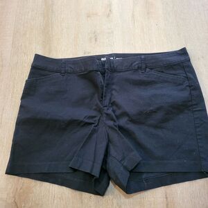 Old Navy Pixie Mid Rise Black Shorts Size 16
